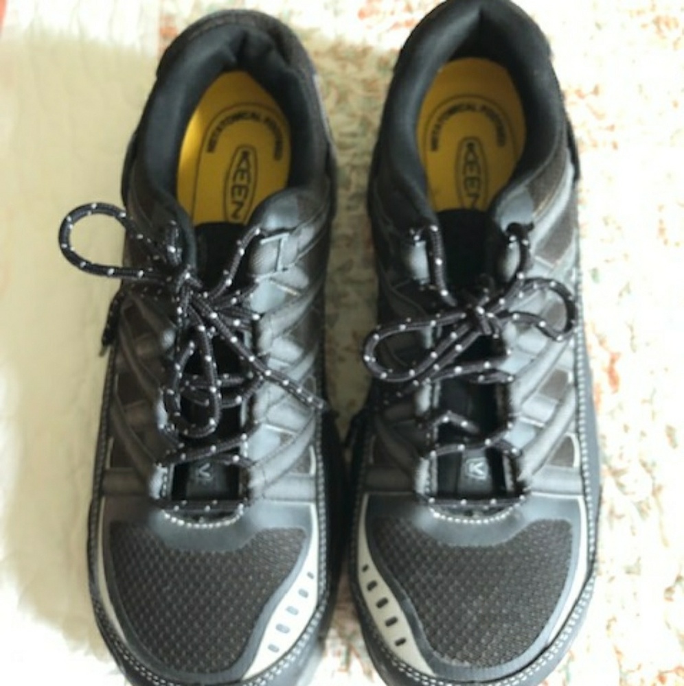 Steel toe shoes
